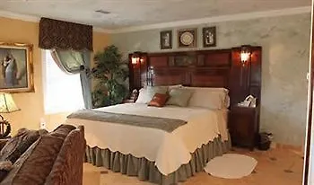 Lockheart Gables Romantic